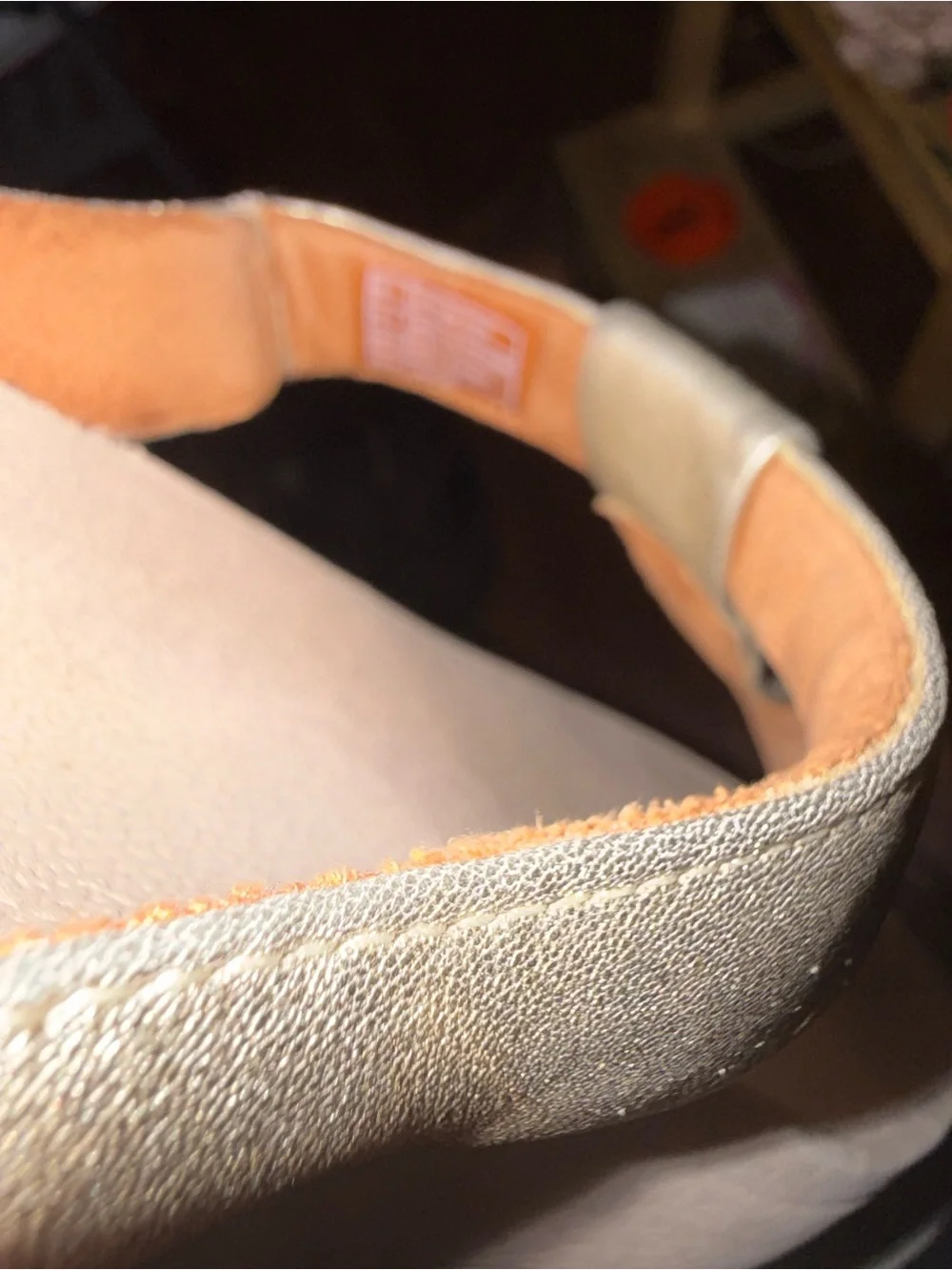 N/A comfortable metallic